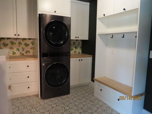 Building Photo - Heather ****$500 Off 1st Month Rent****