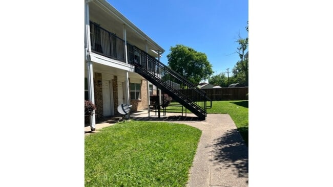 Building Photo - 701 N Madison St