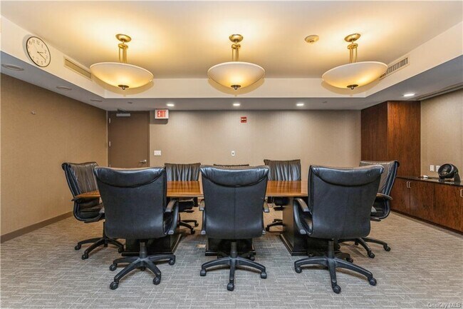 Building Photo - 10 City Pl