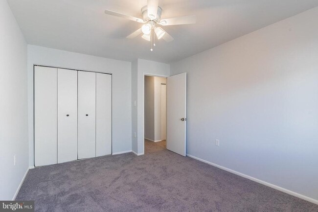 Building Photo - 8708 Village Square Dr