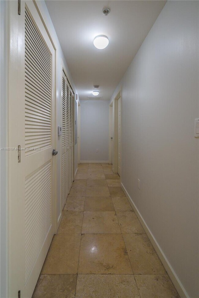 Building Photo - 300 Majorca Ave