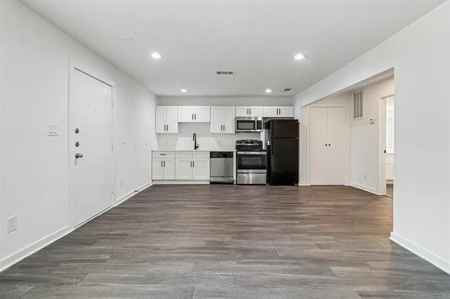 Building Photo - 321 E 8th St