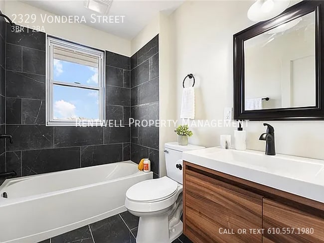 Building Photo - 2329 Vondera St