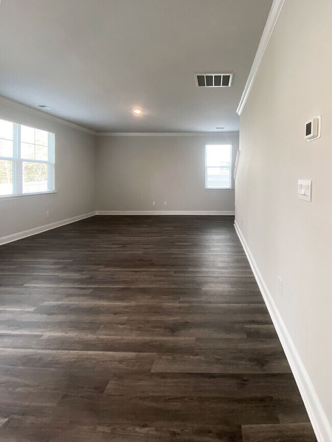 Building Photo - 6015 Forest Dell Ct