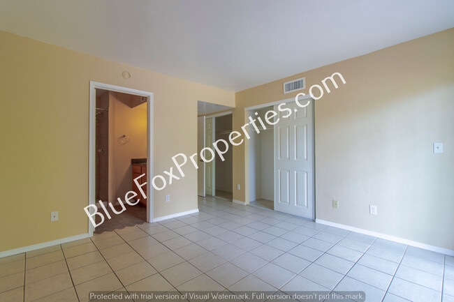 Building Photo - 8421 E Corinthian Dr