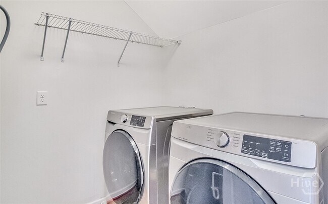 Building Photo - 40 Burnt Oak Rd