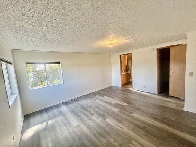 Building Photo - 2453 E 66th Terrace