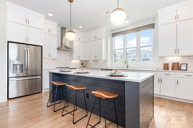 Building Photo - 2523 Irwin Strm Rd