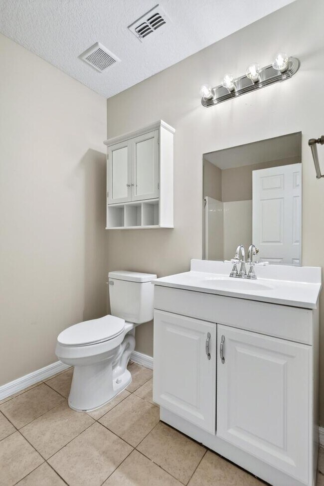 Building Photo - 2126 Center Way