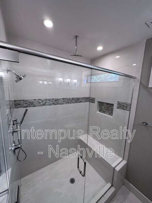 Building Photo - 929 13th Ave S