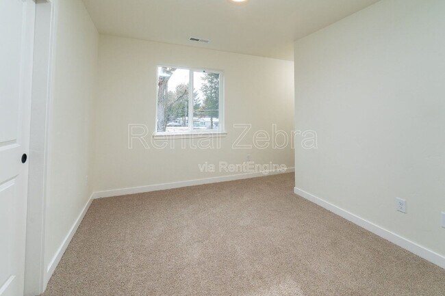 Building Photo - 374 SE Garner St