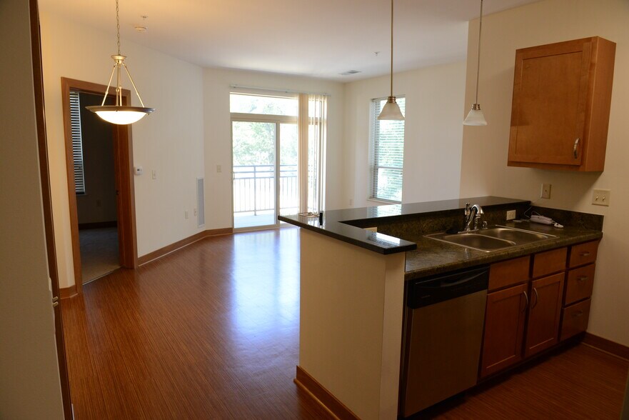 Building Photo - 1917 Monroe St