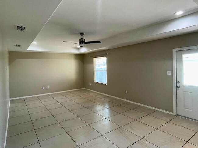 Building Photo - 5306 Hacienda Ln