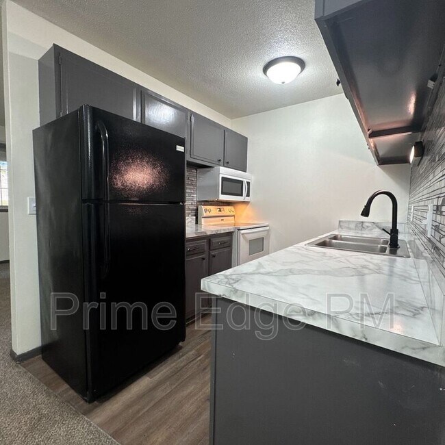 Building Photo - 1109 N 28th St