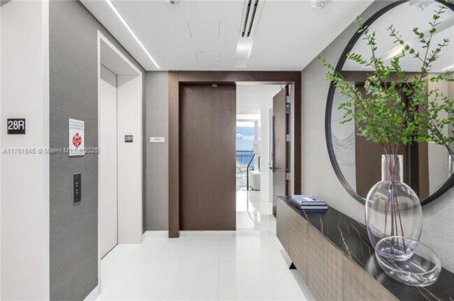 Building Photo - 300 Biscayne Blvd Way