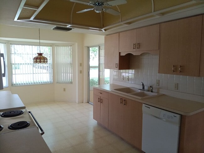Building Photo - 2 bedroom 2 bathroom Large House for rent ...