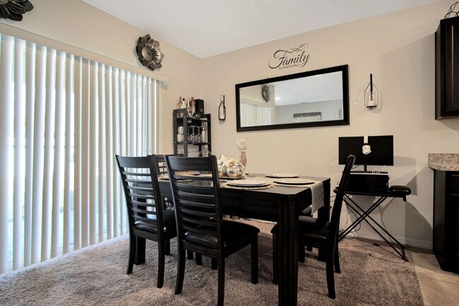 Building Photo - Discover this lovely 4-bedroom, 2-bath home in the sought-after Squires Grove community