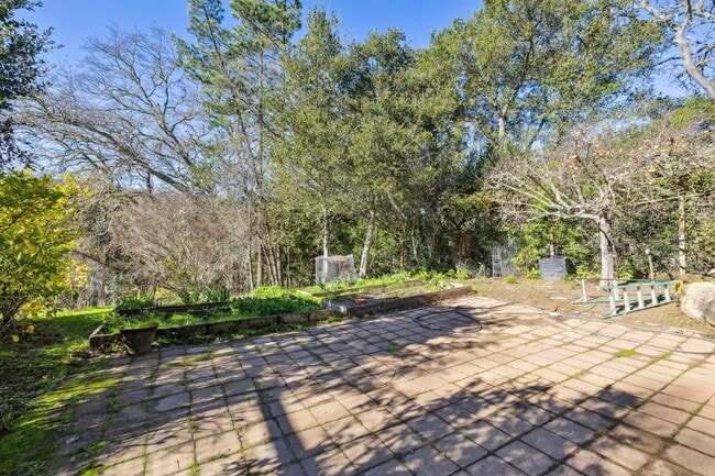 Building Photo - Charming 4BR Home Available in Private Portola Valley Cul de Sac