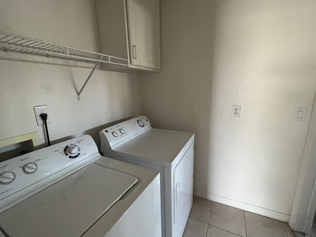Building Photo - 874 Birkdale St