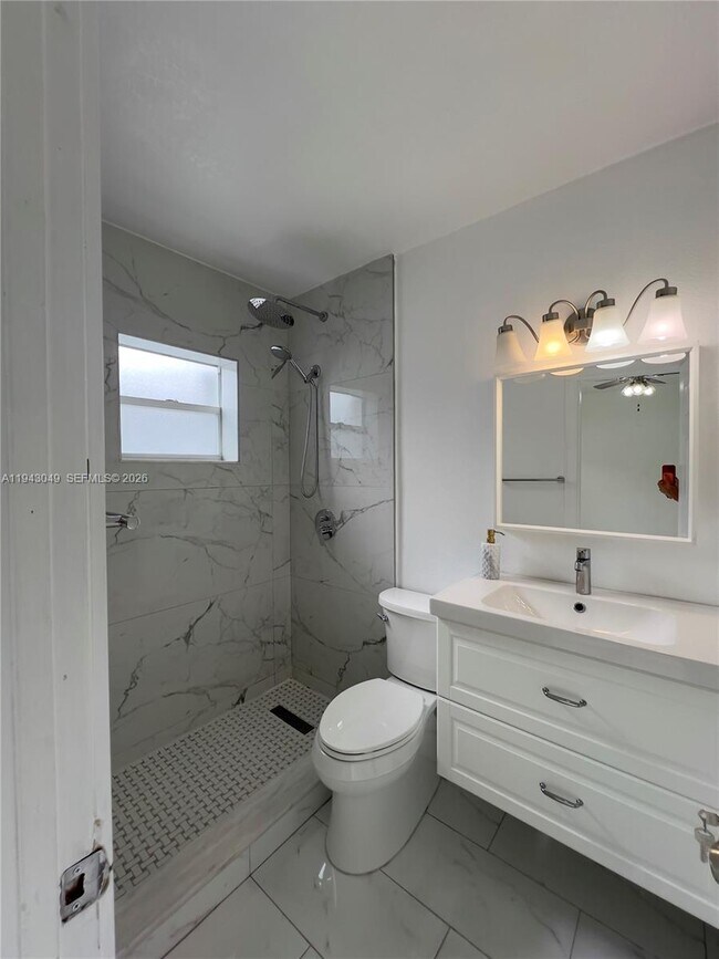 Building Photo - 2761 SW 33rd Ct