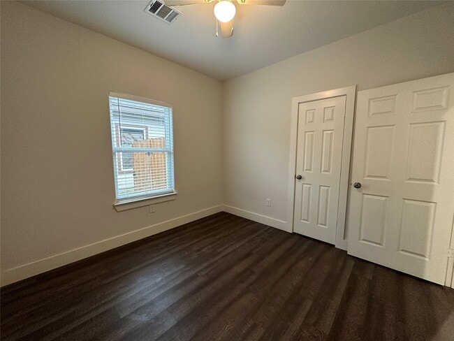 Building Photo - 9302 Bean St