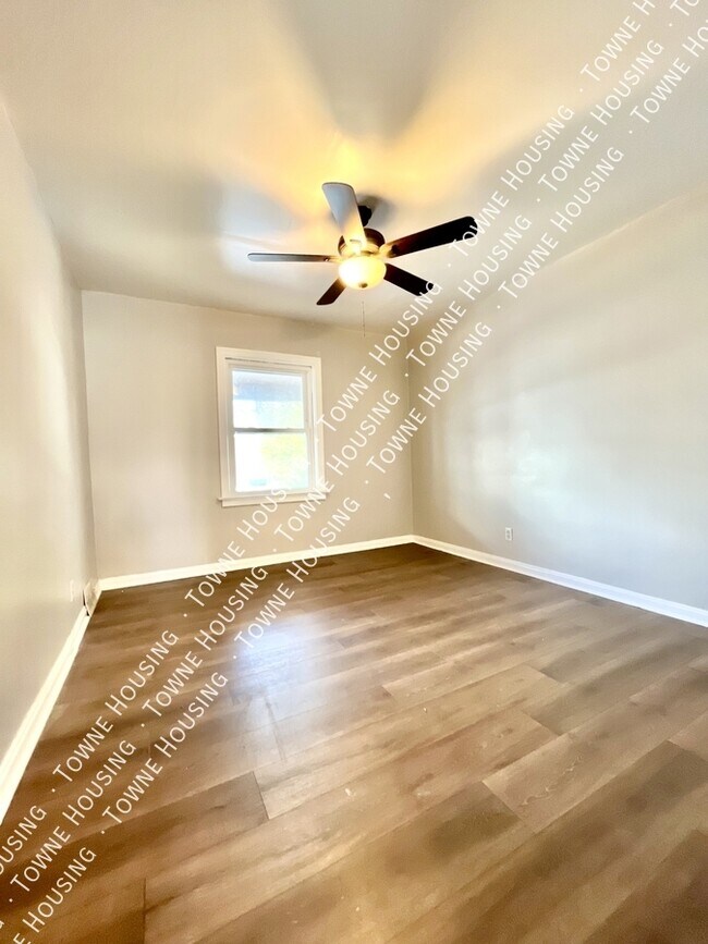 Building Photo - 554 26th St