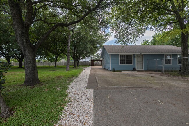 Building Photo - 4324 Spring Valley Rd