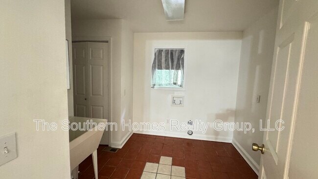 Building Photo - 2520 Sullins Rd