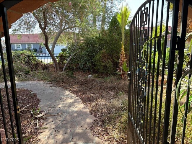 Building Photo - 3167 El Cedro Cir