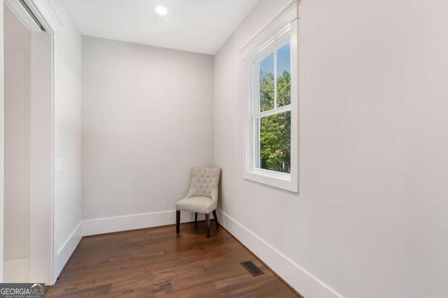 Building Photo - 6 Whisper Pl