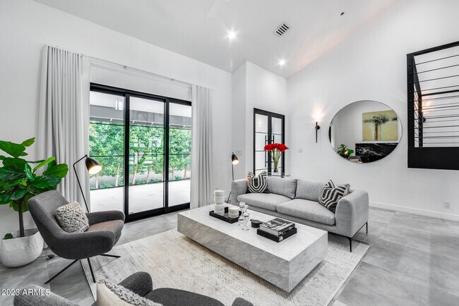 Building Photo - 8618 N Timberlane Dr