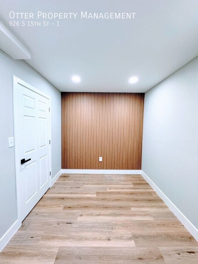 Building Photo - 926 S 15th St