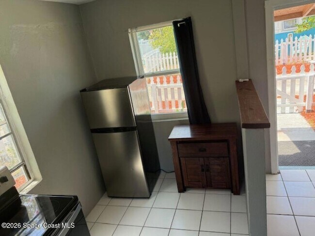 Building Photo - 2179 Pineapple Ave