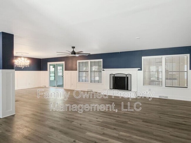 Building Photo - 23 Shadowmoss Pkwy