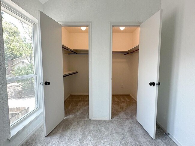 Building Photo - 17809 Cluster Ct