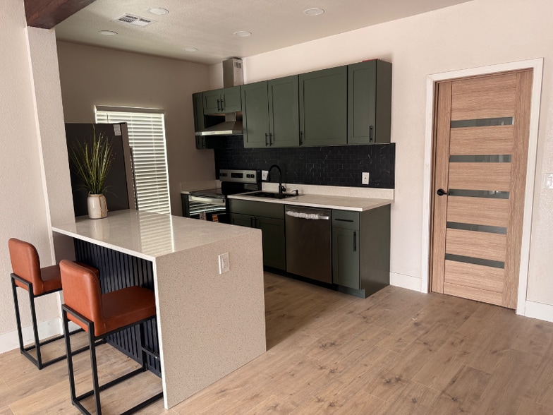 Building Photo - 1014 E McKinley St