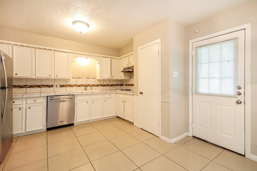 Building Photo - 111 Belvedere Dr
