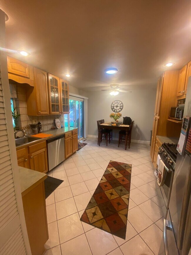 Building Photo - Charming 3 Bed, 1.5 Bath Home in Central F...