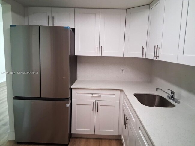 Building Photo - 16801 NE 14th Ave