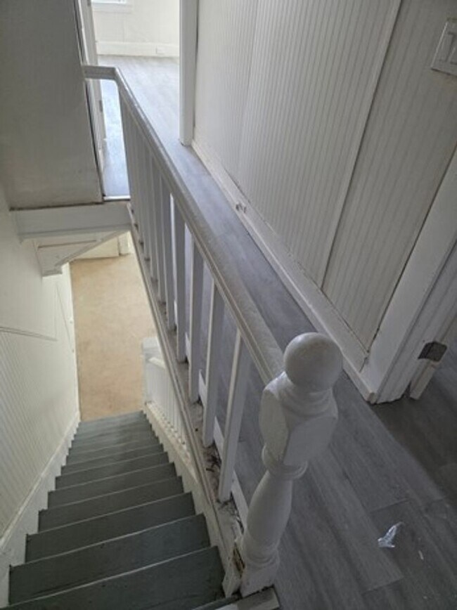 Building Photo - 3 Bedroom - 1102