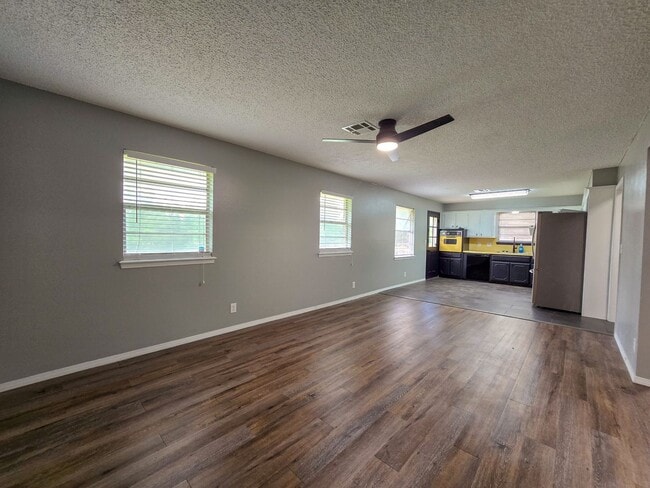 Building Photo - 3 Bedroom 2 Bath home in Shawnee!