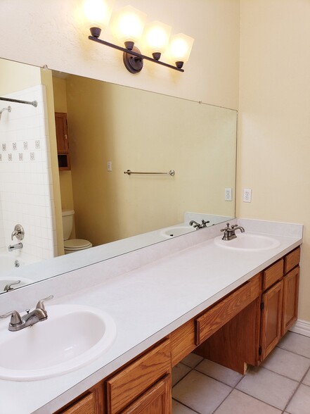 Building Photo - 4433 Flamingo Ct