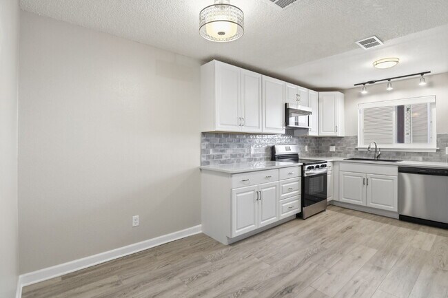 Building Photo - $1,495.95 - 1 Bed, 1 Bath Updated Unit in Westminster with In Unit Washer/Dryer!
