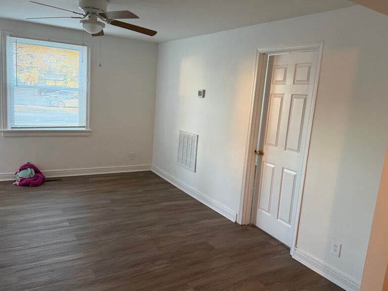 Building Photo - 1428 Hopkins Rd