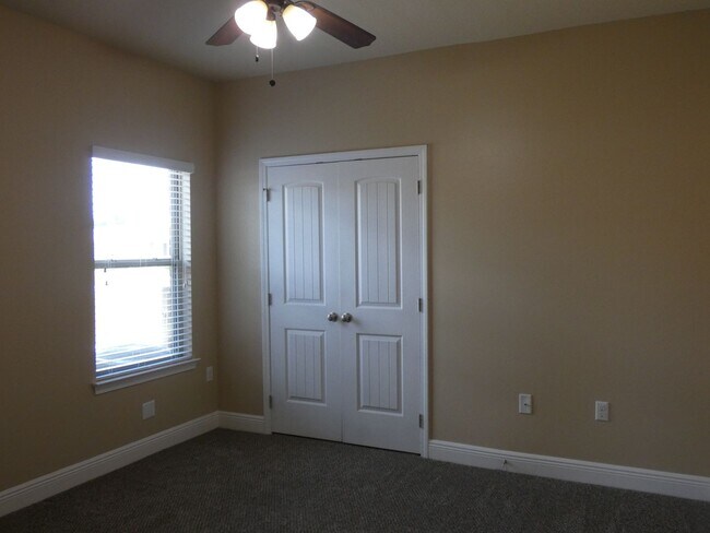 Building Photo - 3-Bedroom All Brick Home - Terra Bella