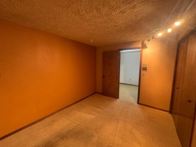 Building Photo - Charming 3 Bed, 3 Bath Home in Spokane Val...