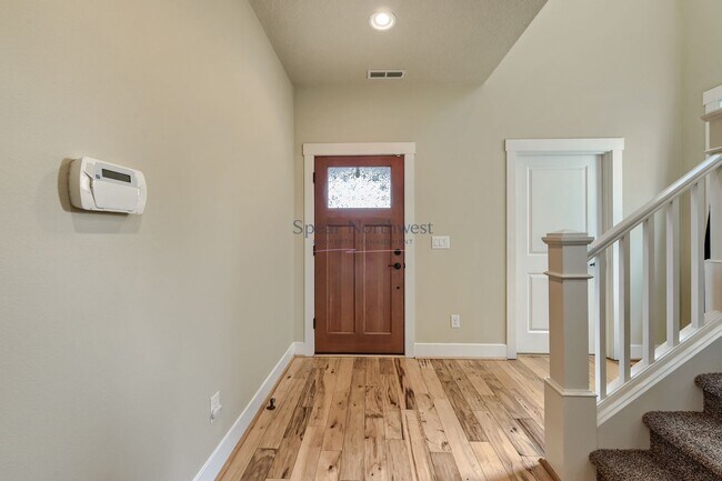 Building Photo - 552 NE 77th Ave