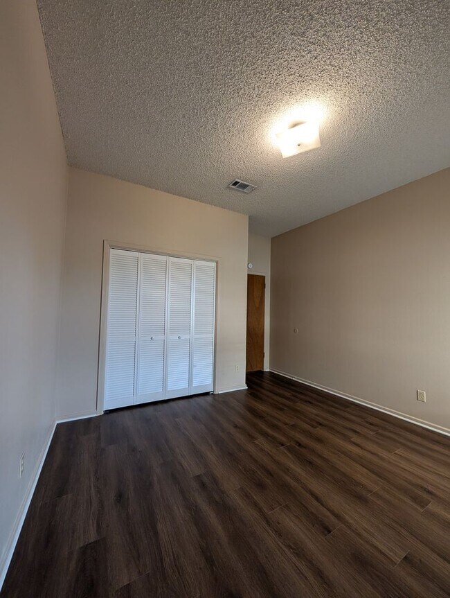 Building Photo - LOCATION!! On Wood Rd -Off Landa  / Fridge / Covered Back Patio / No Carpet / NBISD