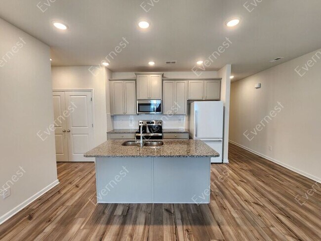 Building Photo - 4708 Fairfax Dr