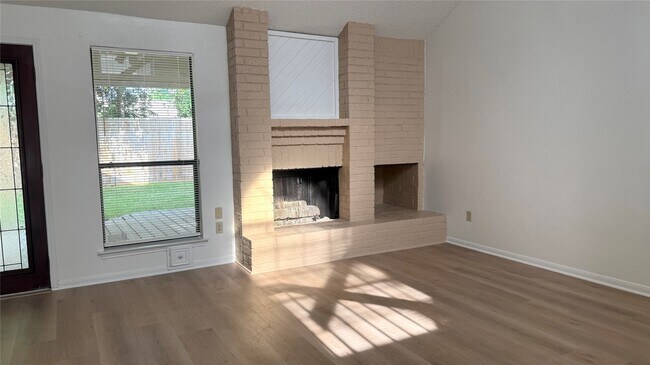 Building Photo - 9826 Chiselhurst Dr